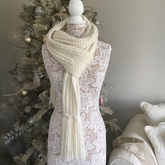 Loft winter scarf - Picture 2 of 3